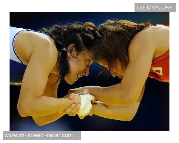 女摔VS力量与技巧的较量揭示女性摔跤的魅力与挑战 女摔VS力量与技巧的较量揭示女性摔跤的魅力与挑战